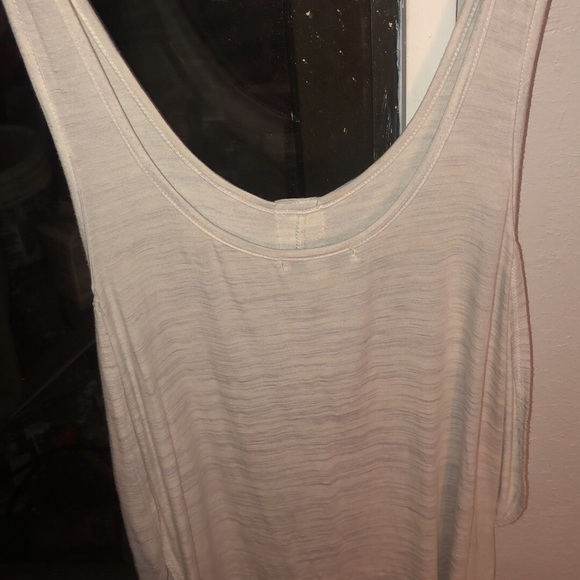 Tops - Picture 5 of 8